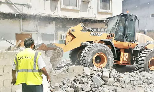 റോഡരികിലെ അനധികൃത നിർമാണം നീക്കി