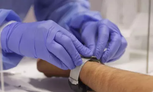 വിദേശ യാത്രികര്‍ക്ക് ഇനി റിസ്​റ്റ് ബാന്‍ഡ് വേണ്ട