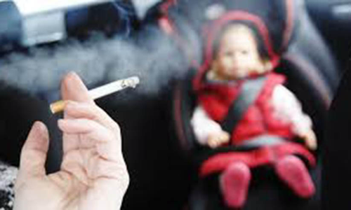 വാഹനത്തിൽ കുട്ടികൾ ഉള്ളപ്പോൾ പുകവലിച്ചാൽ 10,000 ദിർഹം പിഴ