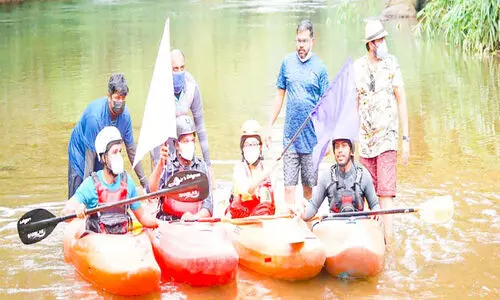 ടൂറിസം പ്രതീക്ഷകൾക്ക് ചിറകുപകർന്ന്​  കക്കാട്ടാറിൽ കയാക്കിങ്​ ട്രയൽ റൺ