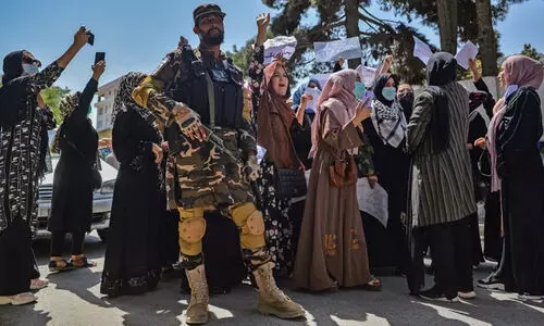 സ്​ത്രീജീവനക്കാരെ വേണ്ടെന്ന്​ താലിബാൻ