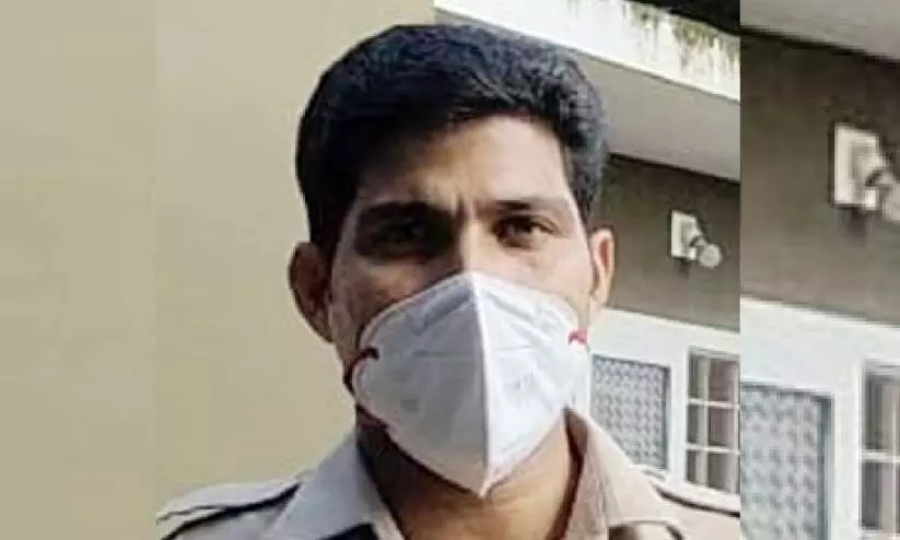 കിണറ്റിൽ വീണ യുവതിക്ക് രക്ഷകനായി പൊലീസുകാരൻ കിണറ്റിൽ വീണ യുവതിക്ക് രക്ഷകനായി പൊലീസുകാരൻ