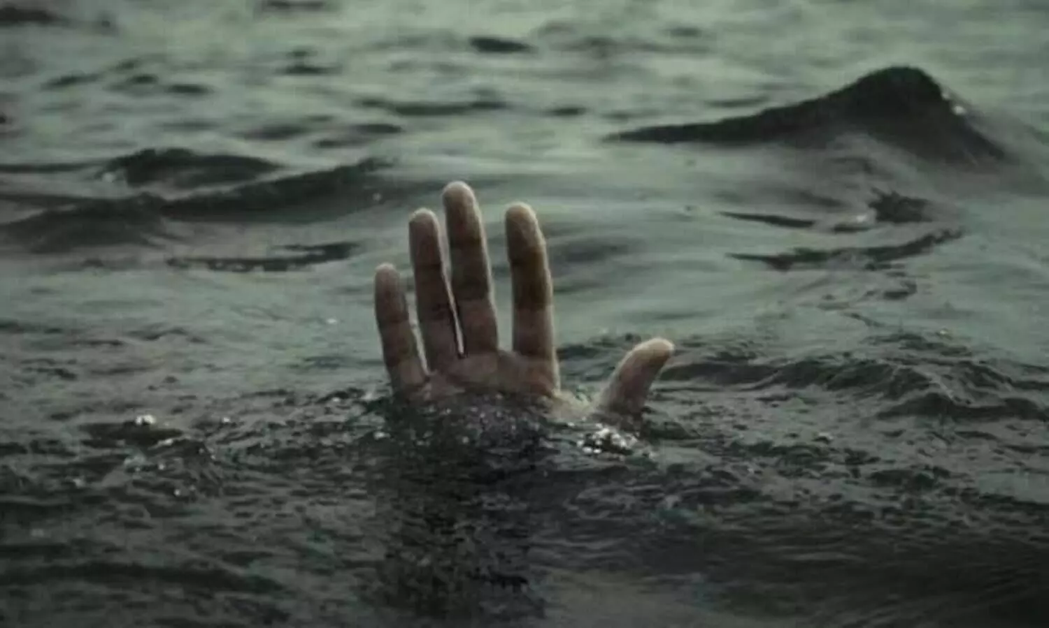 തൃശ്ശൂരില്‍ പുഴയില്‍ ഇറങ്ങിയ രണ്ട് കുട്ടികളെ കാണാതായി; തെരച്ചില്‍ തുടരുന്നു