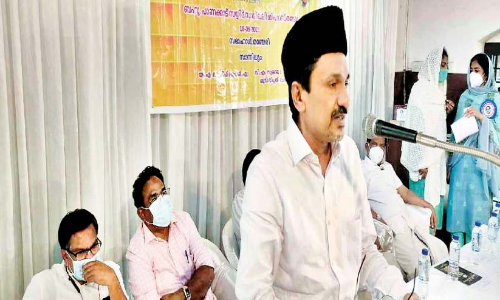 കു​രി​ക്ക​ൾ കു​ടും​ബം മ​ഞ്ചേ​രി​യു​ടെ അ​ട​യാ​ളം –സാ​ദി​ഖ​ലി ത​ങ്ങ​ൾ