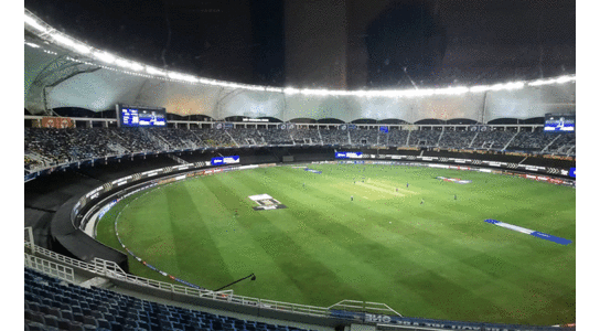 ഐ.പി.എല്ലിന്​ കാണികളെത്തി; ഗാലറിയിൽ വീണ്ടും ആരവമുയർന്നു