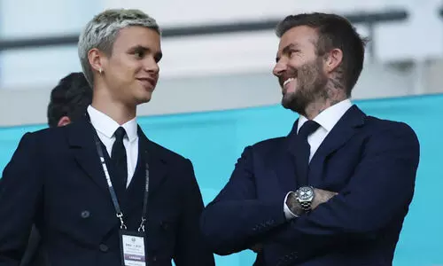 ഡേവിഡ്​ ബെക്കാമിന്‍റെ മകൻ റോമിയോ ബെക്കാമും കളത്തിൽ, കൂടെ ഫിൽ നെവില്ലെയുടെ മകനും