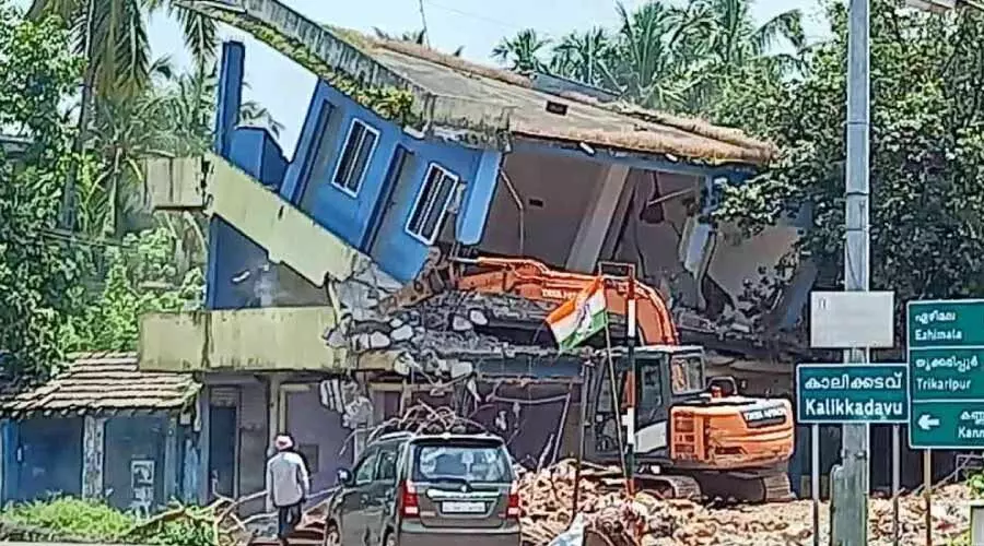 ദേശീയപാത വികസനം: കെട്ടിടങ്ങൾ പൊളിച്ചുതുടങ്ങി