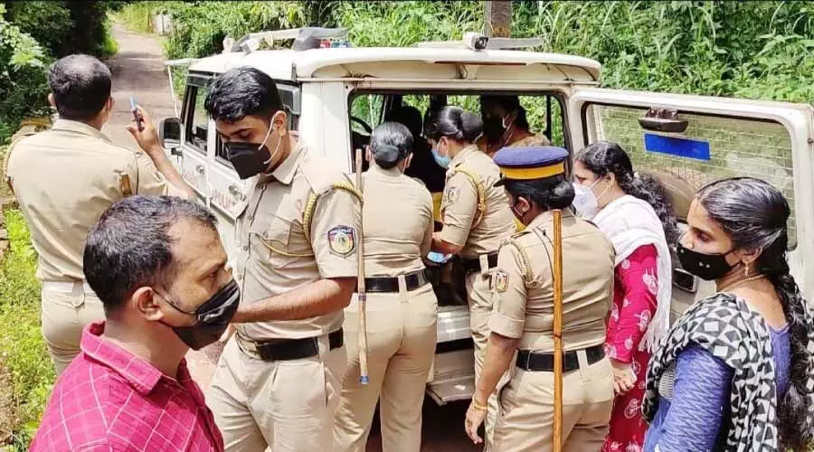 ജലപാത സർവേ: സമരക്കാരെ അറസ്​റ്റുചെയ്ത് നീക്കി
