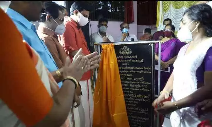 മലയോര ഹൈവേ നാടിന്റെ സമ്പദ്ഘടന ഉയർത്തുമെന്ന് മന്ത്രി മുഹമ്മദ് റിയാസ് മലയോര ഹൈവേ നാടിന്റെ സമ്പദ്ഘടന ഉയർത്തുമെന്ന് മന്ത്രി മുഹമ്മദ് റിയാസ്