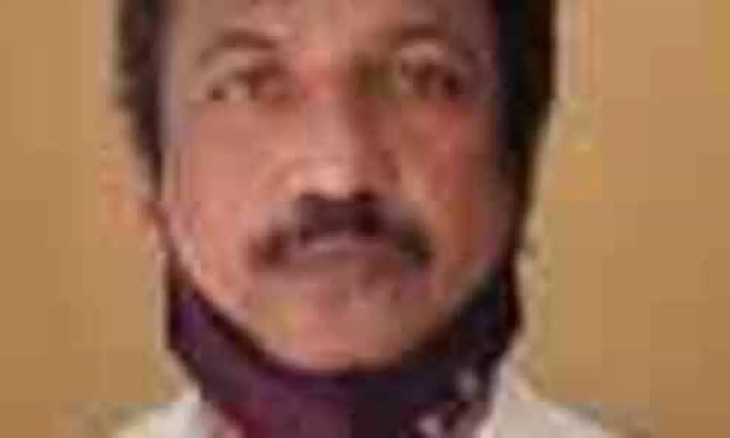 സ്കൂട്ടറിൽ സഞ്ചരിക്കവെ കണ്ണിൽ മുളകുപൊടി വിതറി 1,80,000 കവർന്നതായി പരാതി