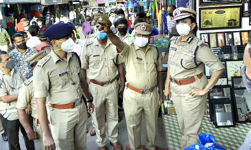 ഫയർഫോഴ്​സ്​ മേധാവി മിഠായിതെരുവിലെ തീപിടിത്ത സ്​ഥലം സന്ദർശിച്ചു
