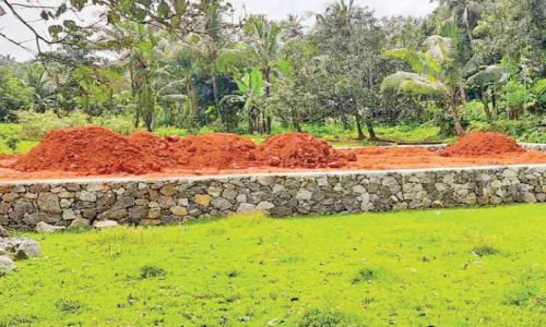 നഗര മാലിന്യം തള്ളി രണ്ടര ഏക്കർ നികത്തി; മറിച്ചുവിറ്റ്​ കോടികൾ സമ്പാദിക്കുന്നതായി പരാതി