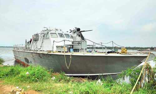 Navy ship in thanneermukkom