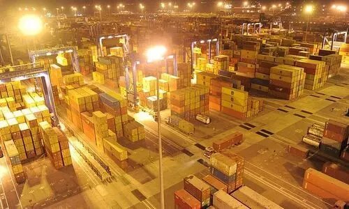 ഗുജറാത്തിൽ 15,000 കോടി വിലവരുന്ന 3,000 കിലോ ഹെറോയിൻ  പിടികൂടി