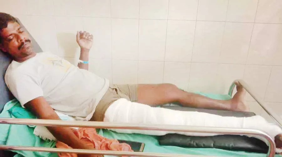 വിദേശത്തെ കേസുമായി ബന്ധപ്പെട്ട തർക്കം; പ്ര​വാ​സി​യു​ടെ കാ​ൽ ത​ല്ലി​യൊ​ടി​ച്ചു