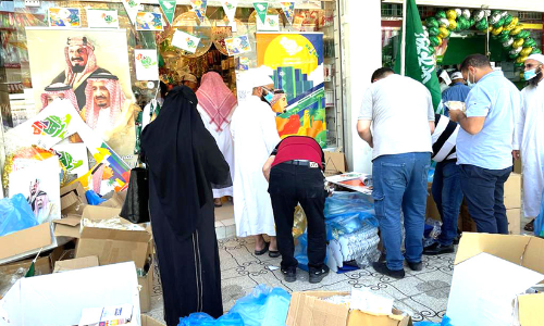 സൗ​ദി ദേ​ശീ​യ​ദി​ന​ത്തി​ന് നി​റം പ​ക​രാ​ൻ   വി​പ​ണി സ​ജ്ജം