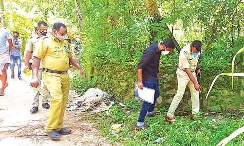 മുളകുപൊടി വിതറി സ്കൂട്ടർ യാ​ത്ര​ക്കാ​ര​നി​ൽ​നി​ന്നും 1.80 ലക്ഷം രൂപ കവർന്നു