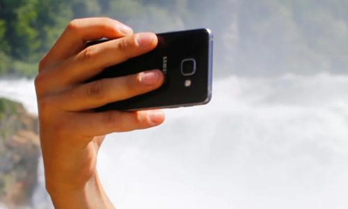 സെല്‍ഫി എടുക്കുന്നതിനിടെ പുഴയില്‍ വീണ് അമ്മയും മകനും മരിച്ചു