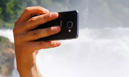 സെല്‍ഫി എടുക്കുന്നതിനിടെ പുഴയില്‍ വീണ് അമ്മയും മകനും മരിച്ചു