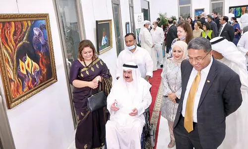 ഗ്ലിം​പ്സ​സ് ഓ​ഫ് ടൈം​ലെ​സ് ഇ​ന്ത്യ കലാപ്രദർശനത്തിന്​ തുടക്കം