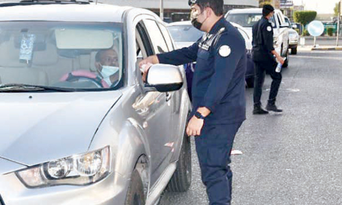 താ​മ​സ​രേ​ഖ​ക​ളി​ല്ലാ​ത്ത​വ​ർ പൊ​ലീ​സ്​ സ്​​റ്റേ​ഷ​നി​ൽ കീ​ഴ​ട​ങ്ങ​ണ​ം –ആ​ഭ്യ​ന്ത​ര മ​ന്ത്രാ​ല​യം