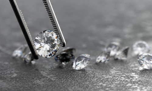 രത്​നങ്ങള്‍ വില്‍ക്കാനുണ്ടെന്ന് വിശ്വസിപ്പിച്ച് 42 ലക്ഷം തട്ടി;  നാലുപേർക്കെതിരെ കേസെടുത്തു