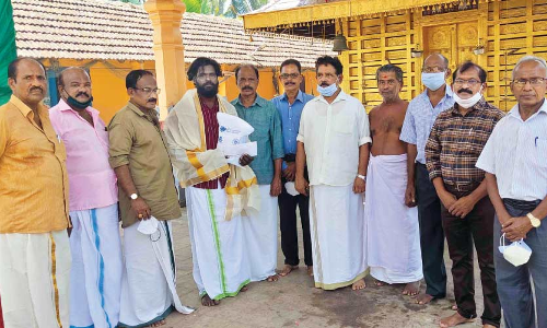 കടലിലെ രക്ഷകന് കപ്പലോട്ടക്കാരുടെ ആദരം