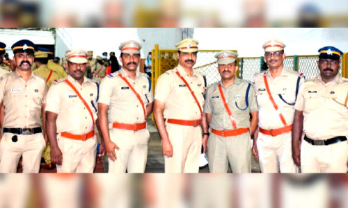 അംഗീകാരം ഏറ്റുവാങ്ങി കൊച്ചി സിറ്റി പൊലീസ് ;12 പൊ​ലീ​സു​ദ്യോ​ഗ​സ്ഥ​രാ​ണ് ബാ​ഡ്ജ് ഓ​ഫ് ഹോ​ണ​റി​ന് അ​ർ​ഹ​രാ​യ​ത്