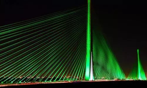 ഹരിത വർണത്താൽ പ്രകാശപൂരിതമായി​ റിയാദിലെ തൂക്കുപാലം