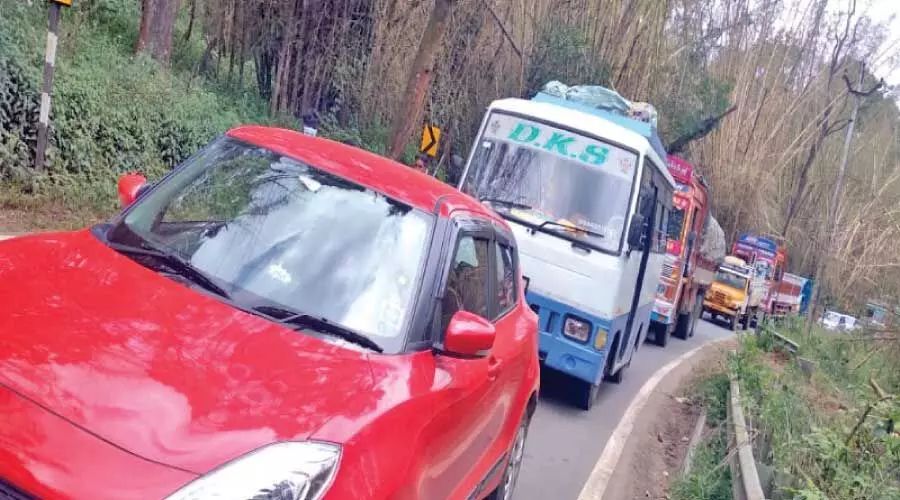 കടുവ ആക്രമണം തുടർക്കഥ: ജനങ്ങൾ ഡി.എഫ് ഓഫിസും ദേശീയപാതയും ഉപരോധിച്ചു കടുവ ആക്രമണം തുടർക്കഥ: ജനങ്ങൾ ഡി.എഫ് ഓഫിസും ദേശീയപാതയും ഉപരോധിച്ചു