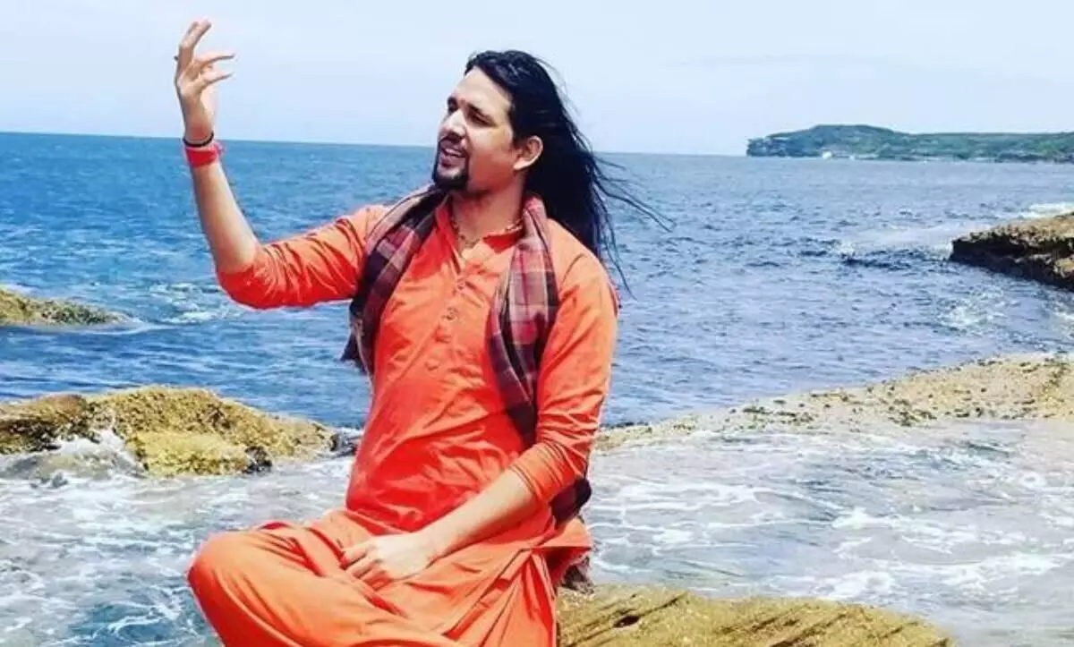 നയിച്ചിരുന്നത്​ ആഡംബര ജീവിതം; സ്​ത്രീപീഡന കേസിലും പ്രതി, ആരാണ്​ ആനന്ദ്​ ഗിരിയെന്ന വിവാദ സന്യാസി