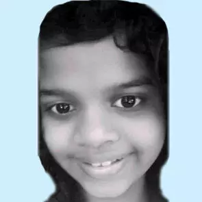 ക​ക്ക വാ​രാ​ൻ തോ​ട്ടി​ലി​റ​ങ്ങി​യ പെ​ൺ​കു​ട്ടി മു​ങ്ങി മ​രി​ച്ചു