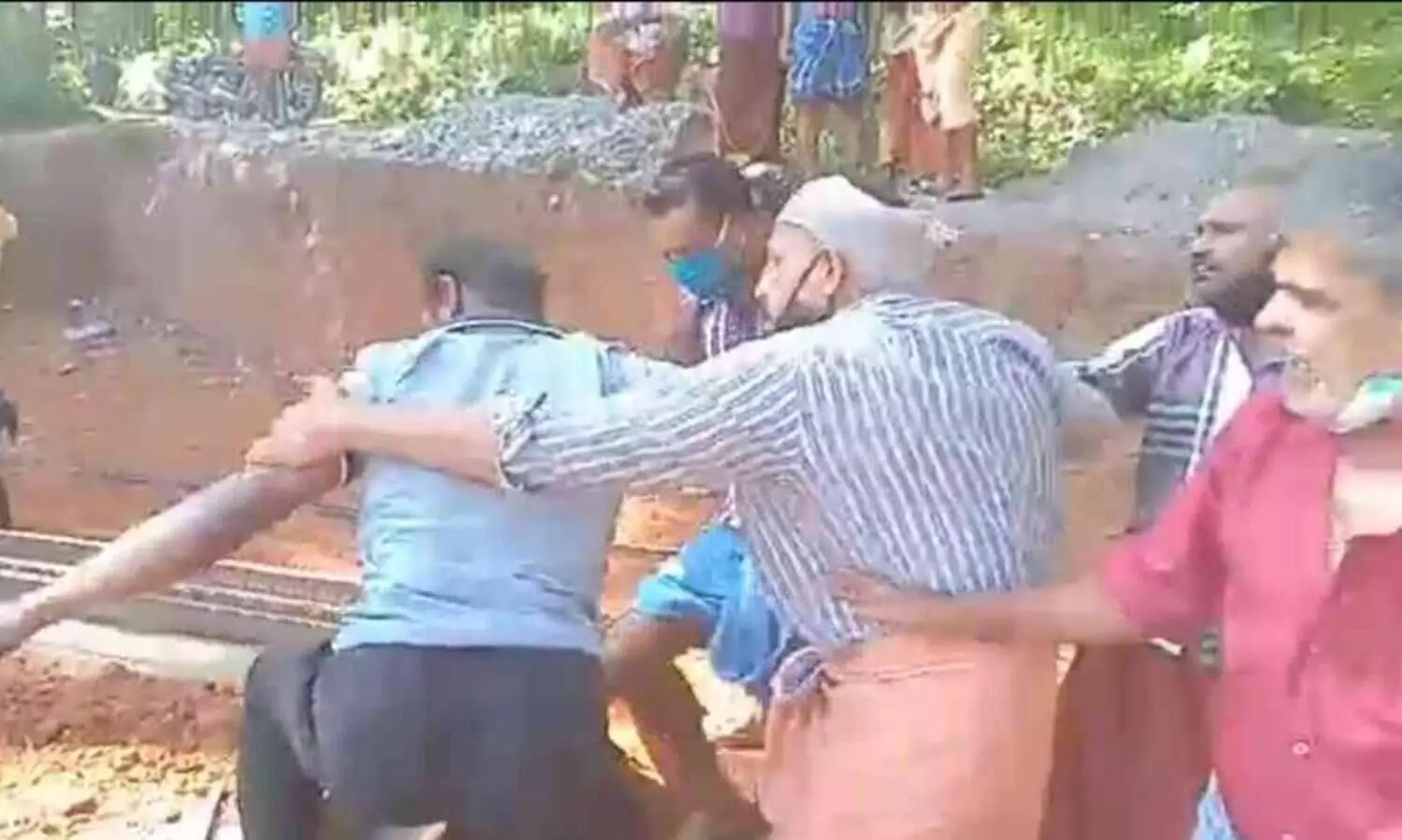 വീടുപണിക്ക് ​നോക്കുകൂലി നൽകിയില്ല;​ കരാറുകാരനും തൊഴിലാളികൾക്കും മർദനം