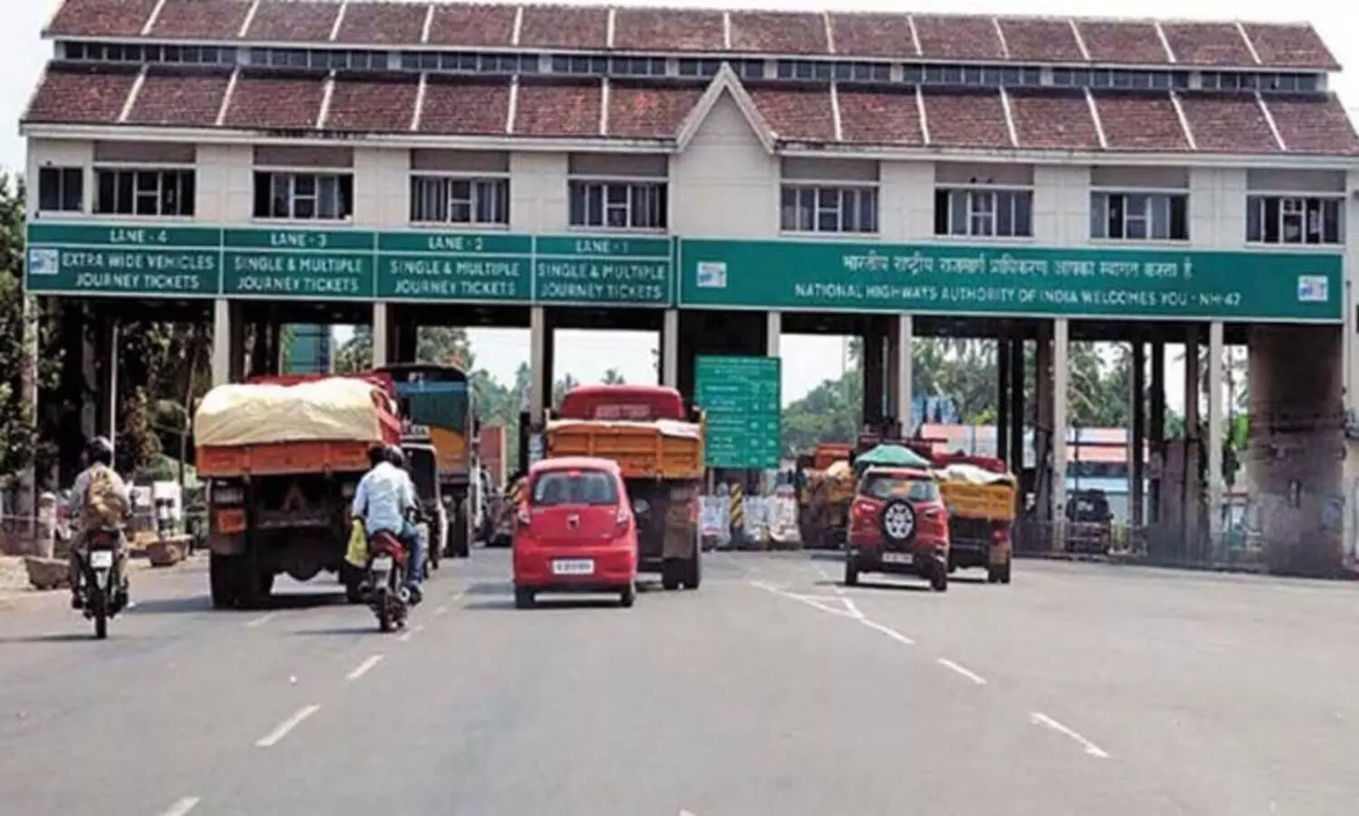 kumbalam toll plaza