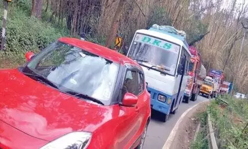 കടുവ ആക്രമണം തുടർക്കഥ: ജനങ്ങൾ ഡി.എഫ് ഓഫിസും ദേശീയപാതയും ഉപരോധിച്ചു