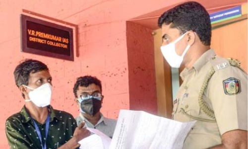 ചെക്കുന്ന് മലയിലേക്കുള്ള സഞ്ചാരികളുടെ വരവ് സ്വൈരജീവിതത്തിന് ഭീഷണിയെന്ന് ആദിവാസികൾ