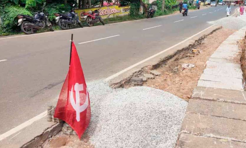 റോ​ഡ് പ​ണി​ക്കാ​യി സ്വ​മേ​ധ​യാ സ്ഥ​ലം വി​ട്ടു​ന​ൽ​കി​യി​ട്ടും സി.​പി.​എം പ​താ​ക നാ​ട്ടി
