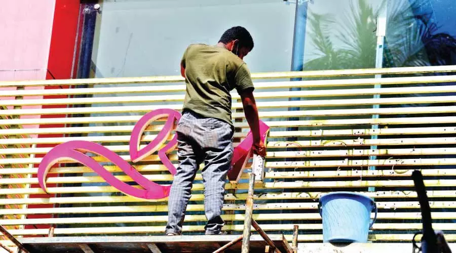 മഹിളാമാൾ ബോർഡും നീക്കി; സംരംഭകർ വഴിയാധാരം മഹിളാമാൾ ബോർഡും നീക്കി; സംരംഭകർ വഴിയാധാരം