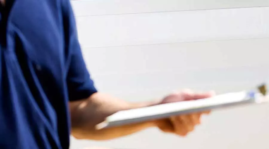 കൊറിയർ അയച്ച് കുടുങ്ങി: നീതി കാത്ത് പ്രവാസി യുവാവ് കൊറിയർ അയച്ച് കുടുങ്ങി: നീതി കാത്ത് പ്രവാസി യുവാവ്