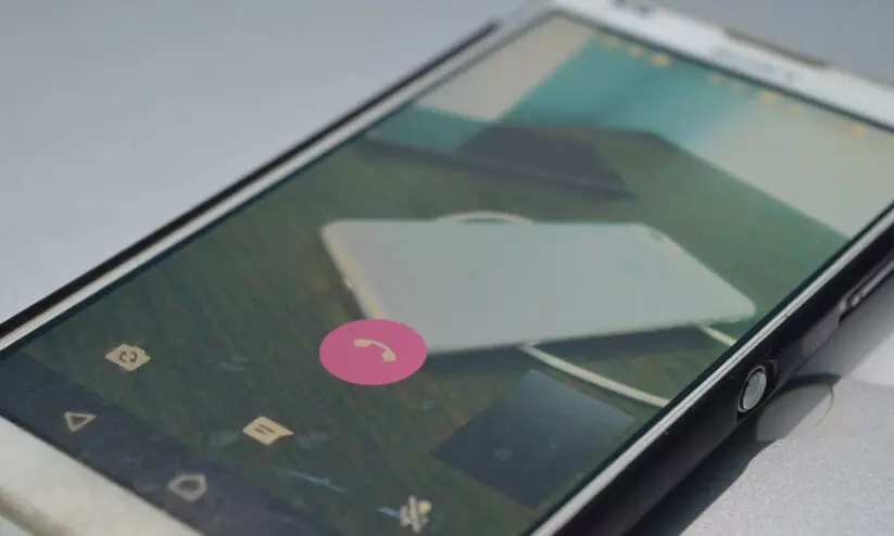 വാട്ട്സ് ആപ്പ് വീഡിയോ കോളിലൂടെ അശ്ലീല ദൃശ്യങ്ങൾ; വീട്ടമ്മയുടെ പരാതിയിൽ കേസെടുത്തു