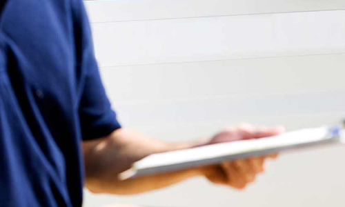 കൊറിയർ അയച്ച് കുടുങ്ങി: നീതി കാത്ത് പ്രവാസി യുവാവ് കൊറിയർ അയച്ച് കുടുങ്ങി: നീതി കാത്ത് പ്രവാസി യുവാവ്