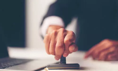 വ​ർ​ക്ക് പെ​ർ​മി​റ്റ് പു​തു​ക്കാ​ൻ വി​ദ്യാ​ഭ്യാ​സ​യോ​ഗ്യ​ത പ​രി​ശോ​ധി​ക്കും