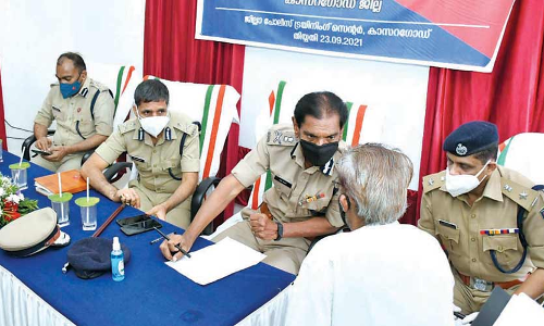 പൊതുജനങ്ങളോടുള്ള പൊലീസ് സമീപനം പരിശോധിക്കും–ഡി.ജി.പി