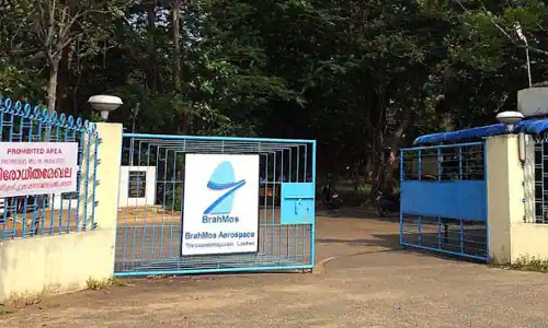 ആ​ശ​ങ്ക​ക്ക്​ വി​രാ​മം; ബ്ര​ഹ്മോ​സി​ൽ ക​യ​റി​യ അ​ജ്ഞാ​ത​നെ ക​ണ്ടെ​ത്തി