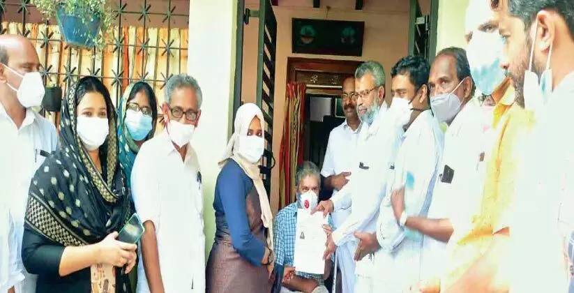 തി​രൂ​ര്‍ ന​ഗ​ര​സ​ഭ​യി​ല്‍ വാ​തി​ൽ​പ​ടി സേ​വ​ന  പ​ദ്ധ​തി​ക്ക് തു​ട​ക്കം