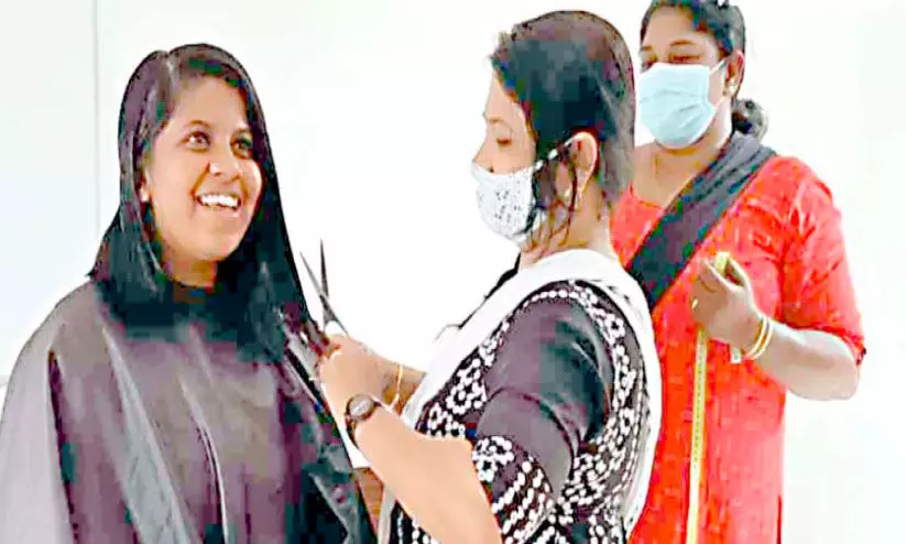 അർബുദബാധിതർക്ക്​​ മുടി നൽകി വിദ്യാർഥിനികൾ