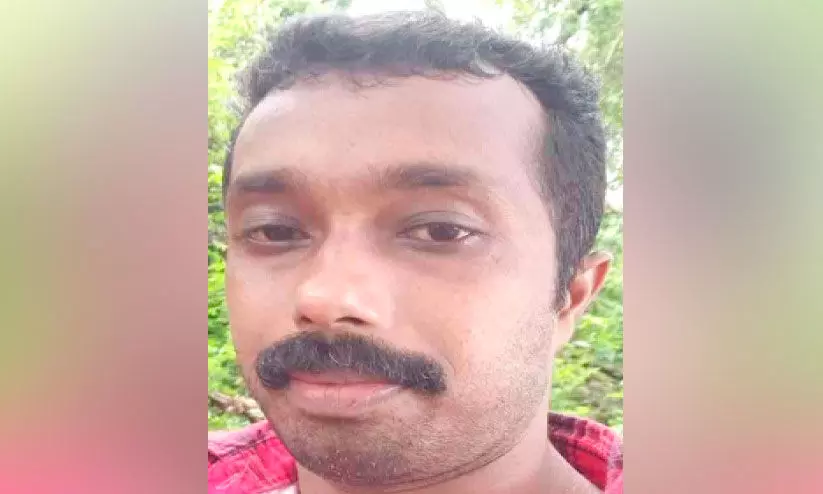 അധിക്ഷേപം; താൽക്കാലിക ജീവനക്കാരൻ പിടിയിൽ അധിക്ഷേപം; താൽക്കാലിക ജീവനക്കാരൻ പിടിയിൽ