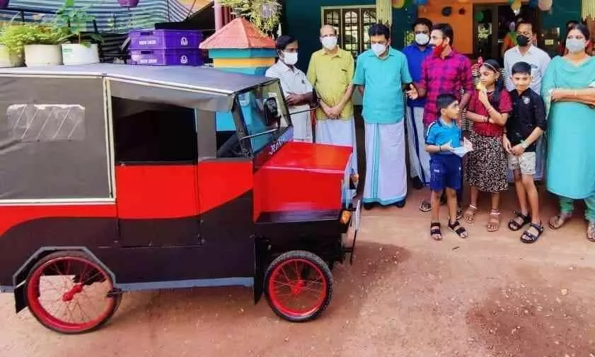 കുഞ്ഞു വിശ്വജിത്ത് ഇനി മുതൽ ജീപ്പ് മുതലാളി കുഞ്ഞു വിശ്വജിത്ത് ഇനി മുതൽ ജീപ്പ് മുതലാളി