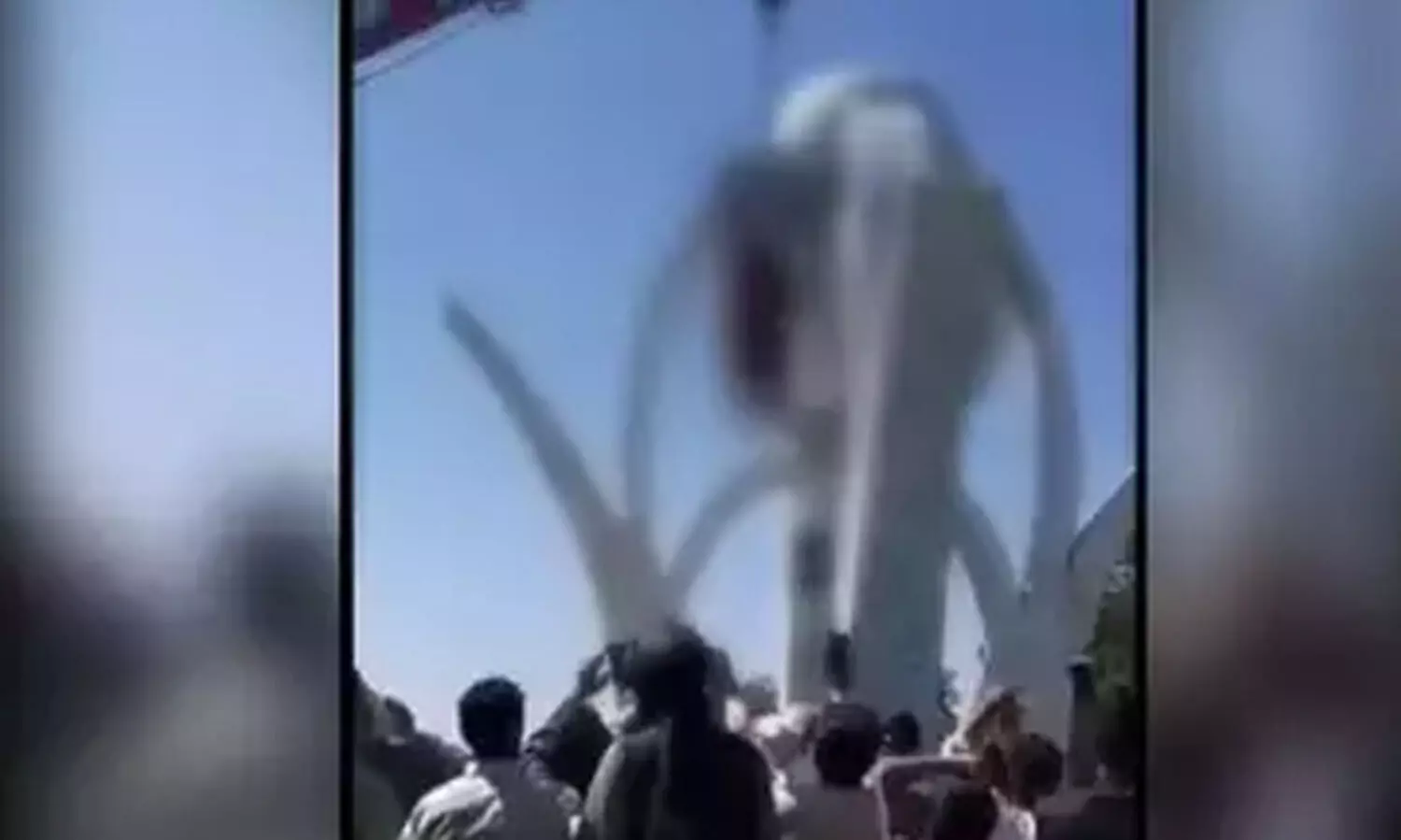 മൃതദേഹം നഗരമധ്യത്തിൽ കെട്ടിത്തൂക്കി താലിബാൻ