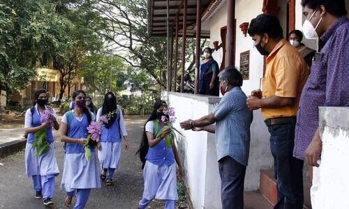 ഒരു സീറ്റിൽ ഒരു കുട്ടി: നിർദേശം എങ്ങനെ നടപ്പാക്കുമെന്നറിയാതെ അധികൃതർ